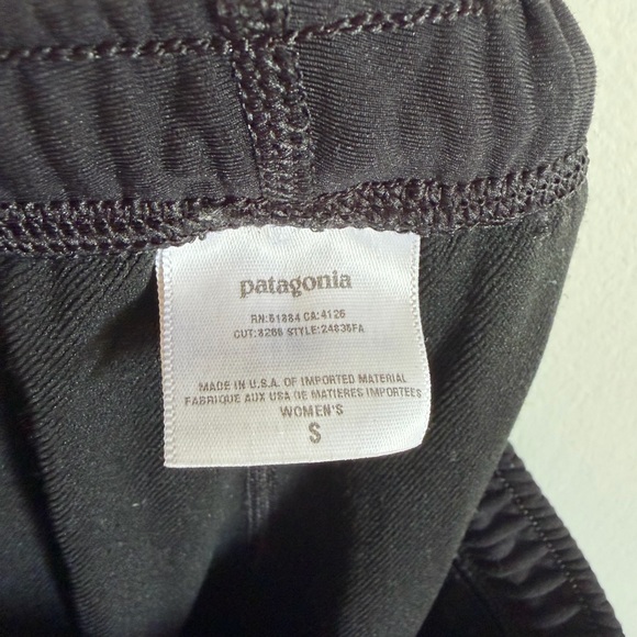 Patagonia Black Zipper Bottom Classic Athletic Base-Layer Leggings size Small - Picture 4 of 5